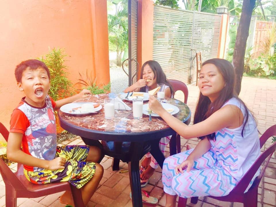 Lindstrom'S Inn Panglao Esterno foto